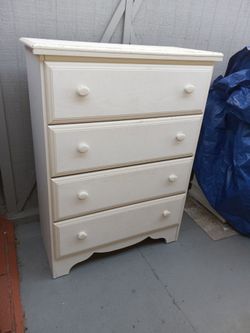 IKEA DRESSER 4 Drawers