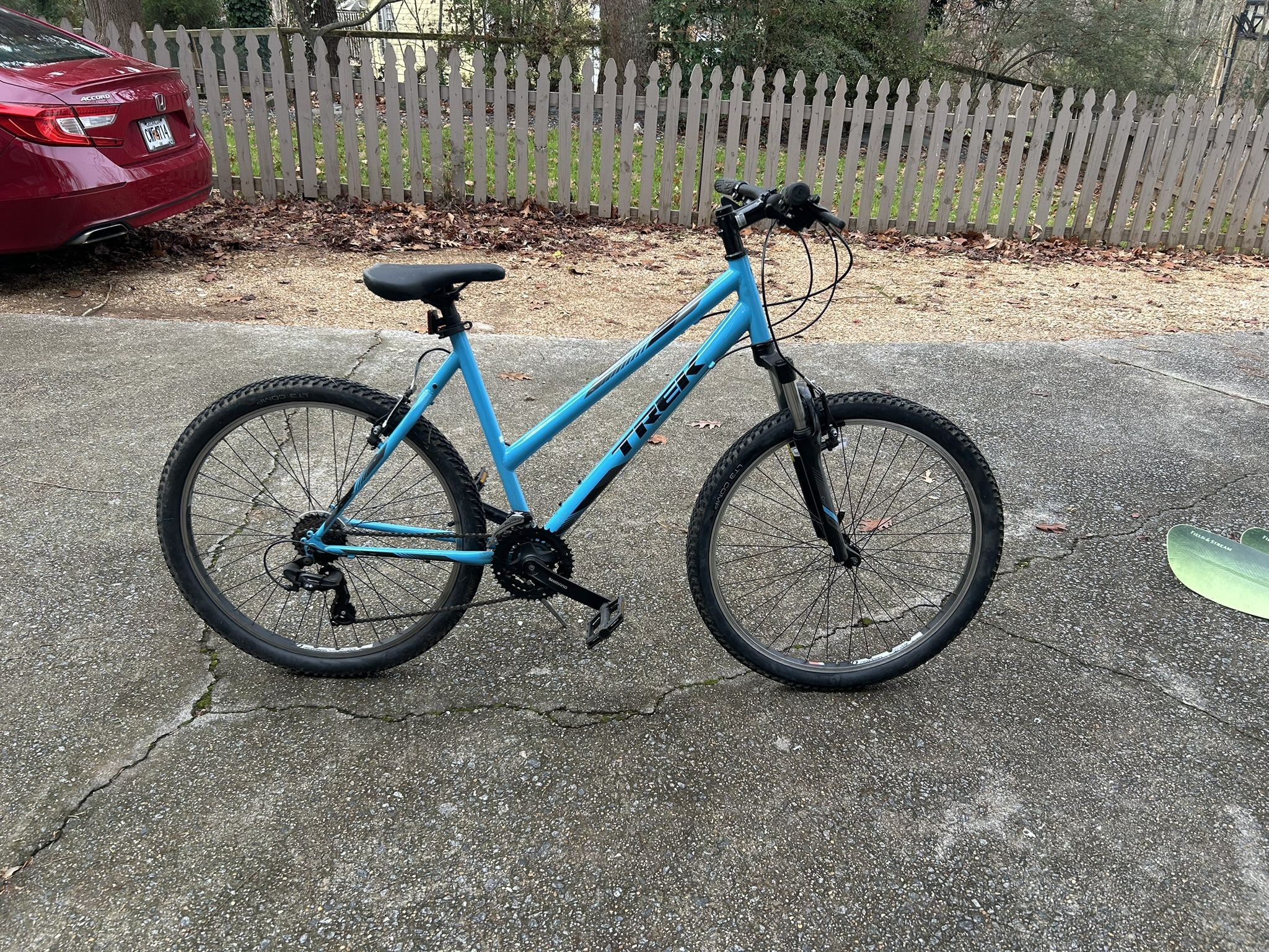 Trek Women’s 820 Hybrid Bike – Large – Perfect Christmas Gift! 🎁 – Marietta