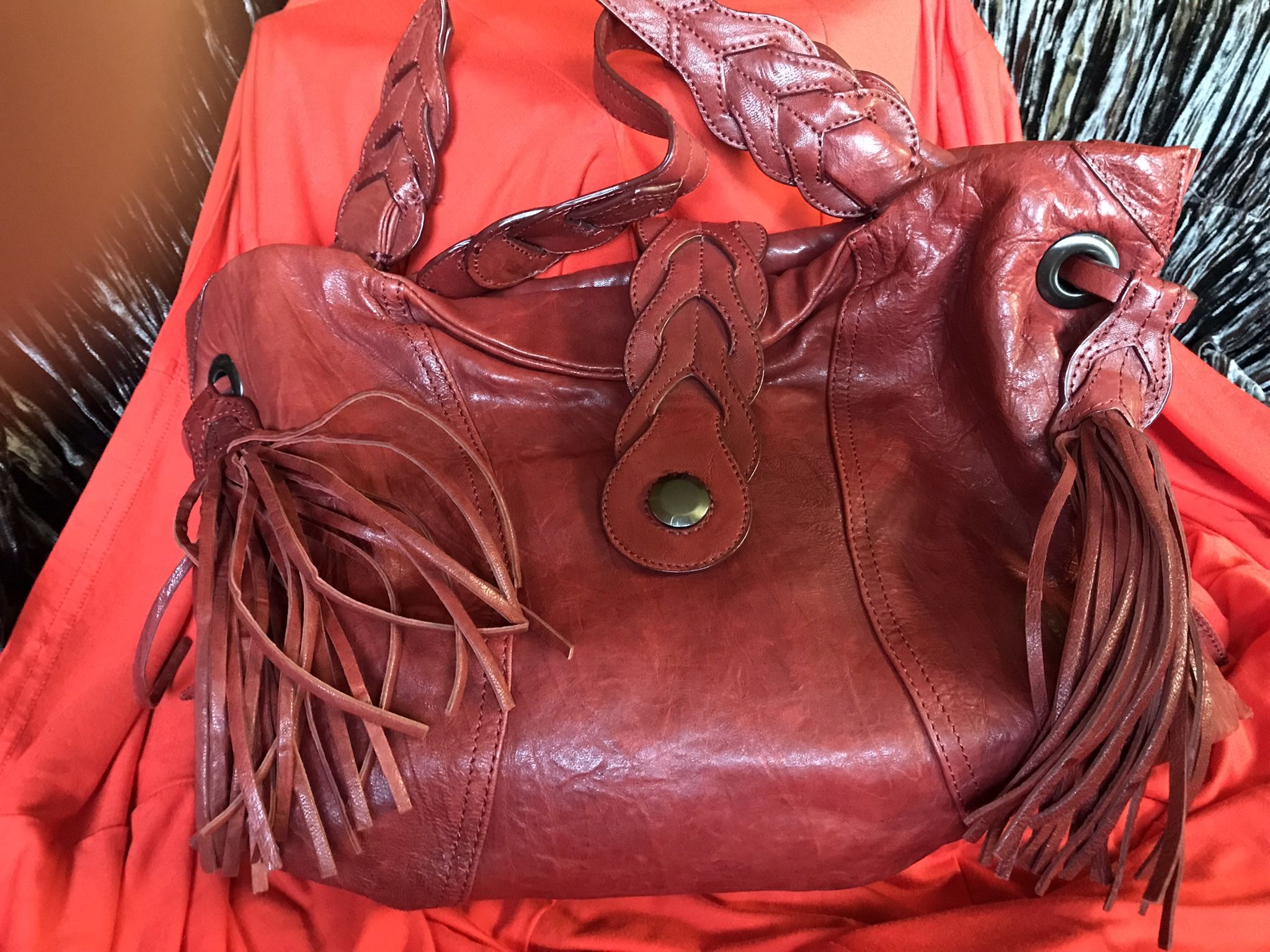 Woman’s Authentic genuine high-quality leather purse 