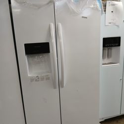NEW !! FRIGIDAIRE WHITE SIDE BY SIDE REFRIGERATOR 