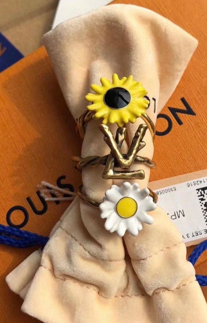 L  V   Garden  Ring  Set
