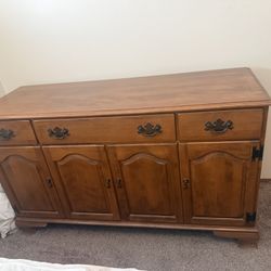 Dresser 