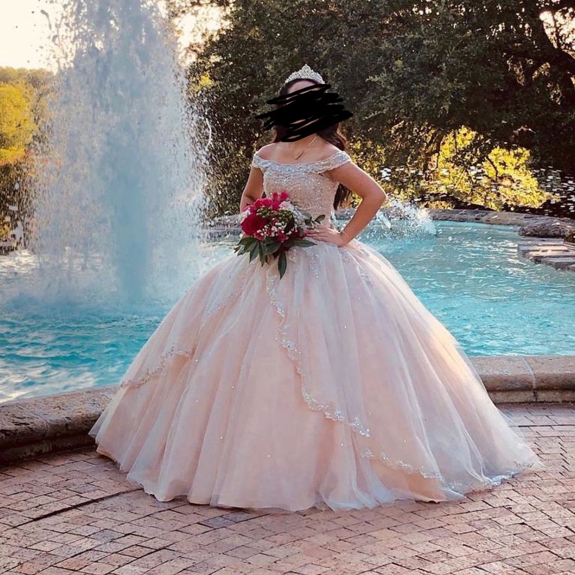 Quinceañera dress / vestido (size 4) crown can be included 