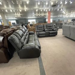 Vacherie Black Reclining Living Room Set & Sofa And Loveseat 