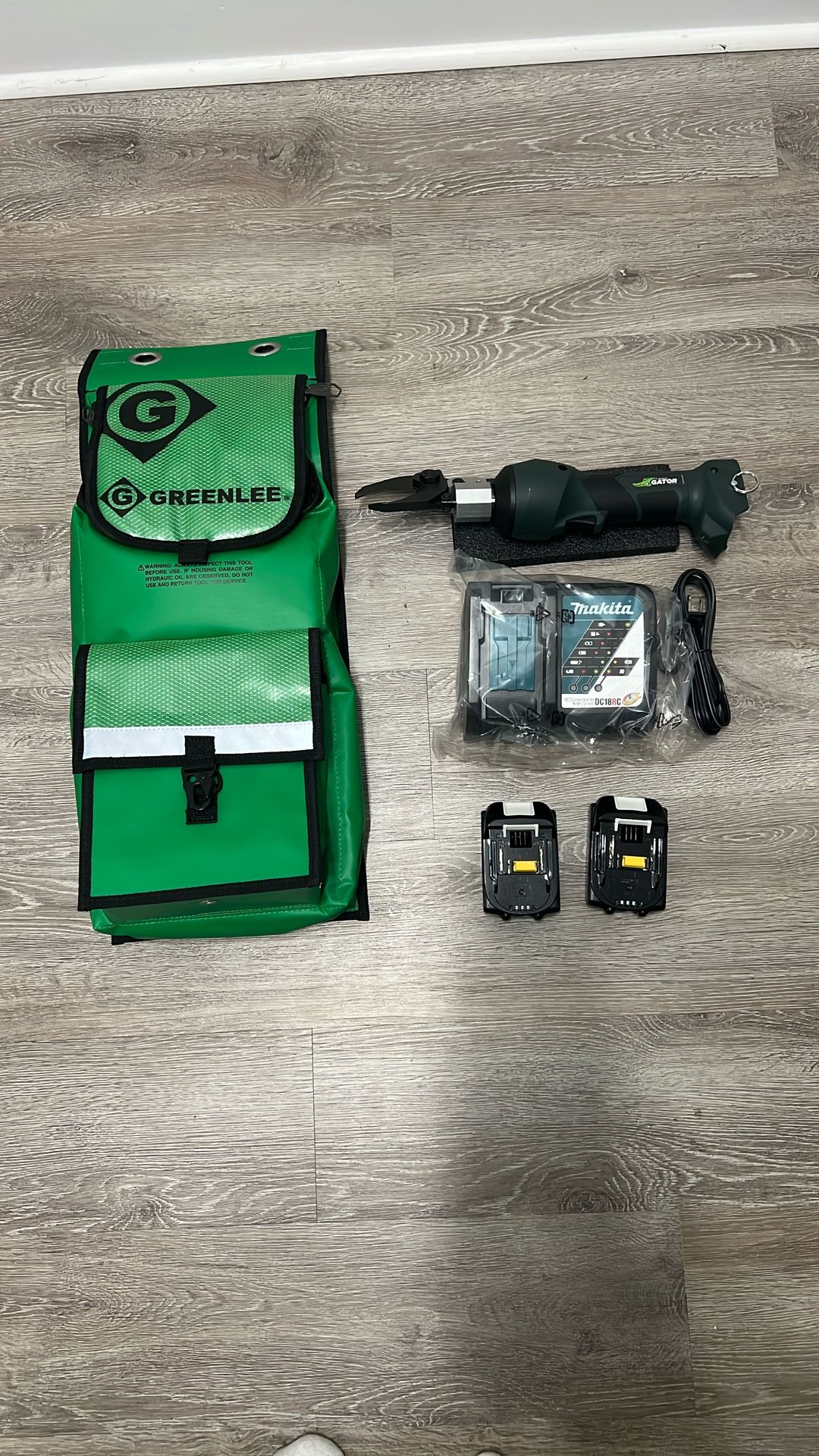 ⚡ Greenlee Gator Battery-Powered Cable Cutter Kit — Brand New