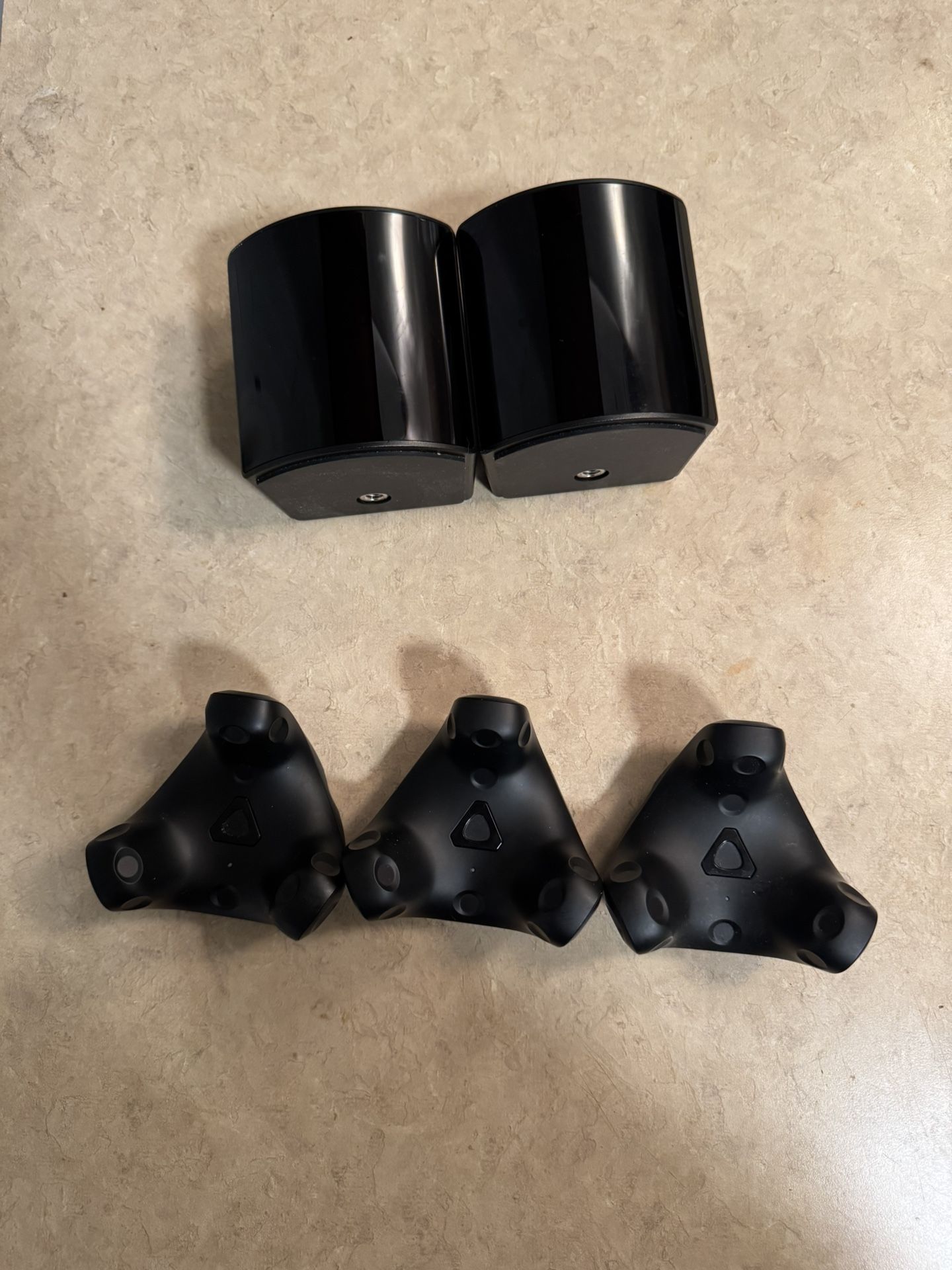 2 HTC Vive Base Stations & 3 Trackers