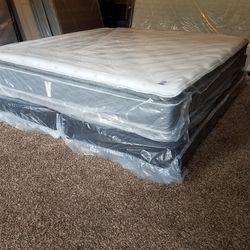 Super comfortable queen set