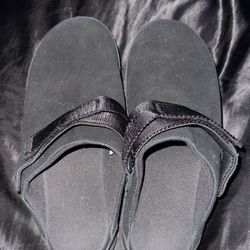 Uggs Clogs (10 M Black)