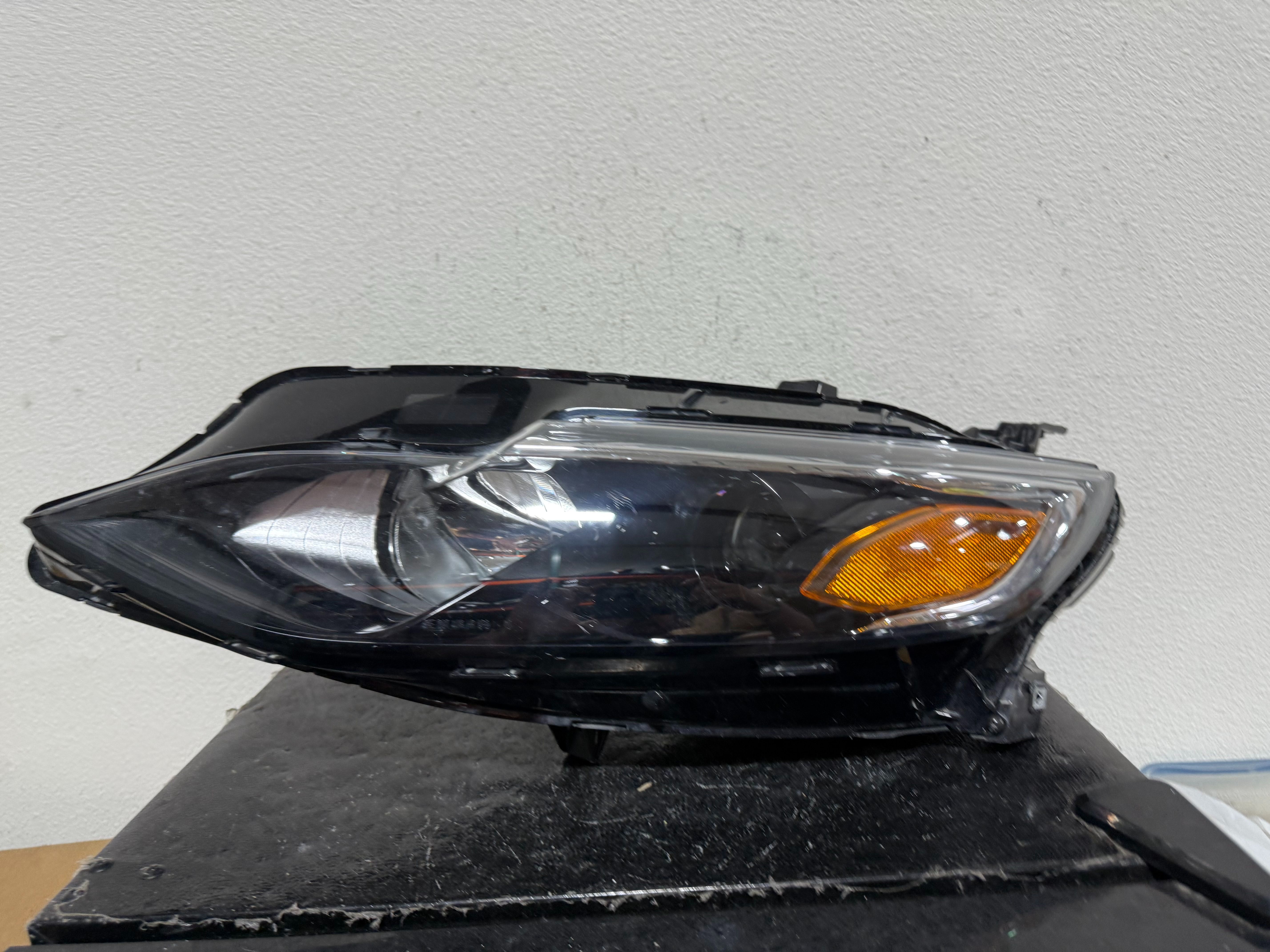 CHEVY MALIBU LEFT HEADLIGHT 2020