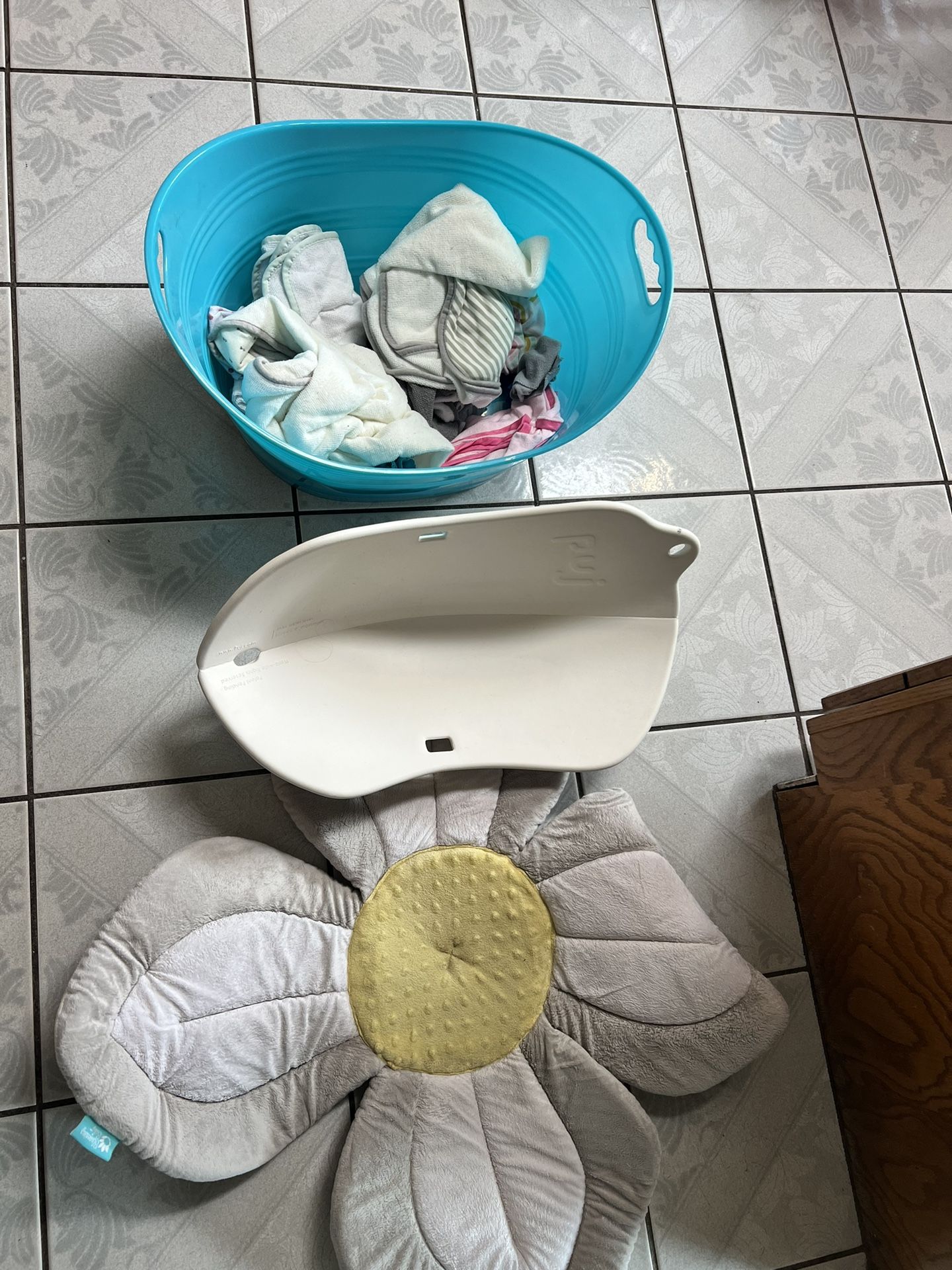 Baby Bath Sponge Mat Flower And Sink Bather And Towel’s And Wash Cloths