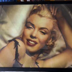 Marilyn Monroe Poster W / Frame