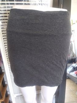 New woman's stretchy gray skirt size Medium
