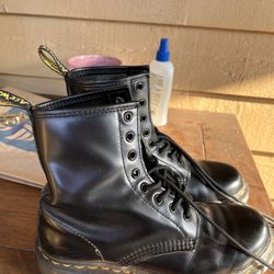 Dr. Martens Women’s size 8 boots 