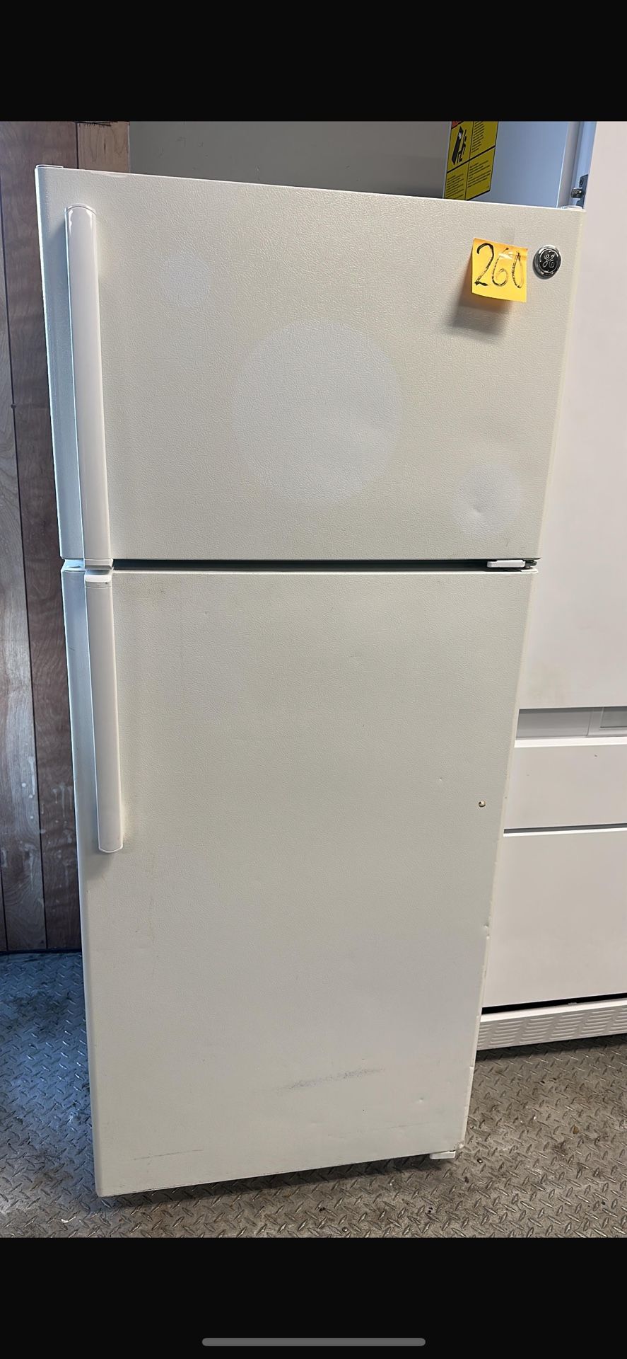 GE 28” Wide Top Freezer/Bottom Refrigerator 