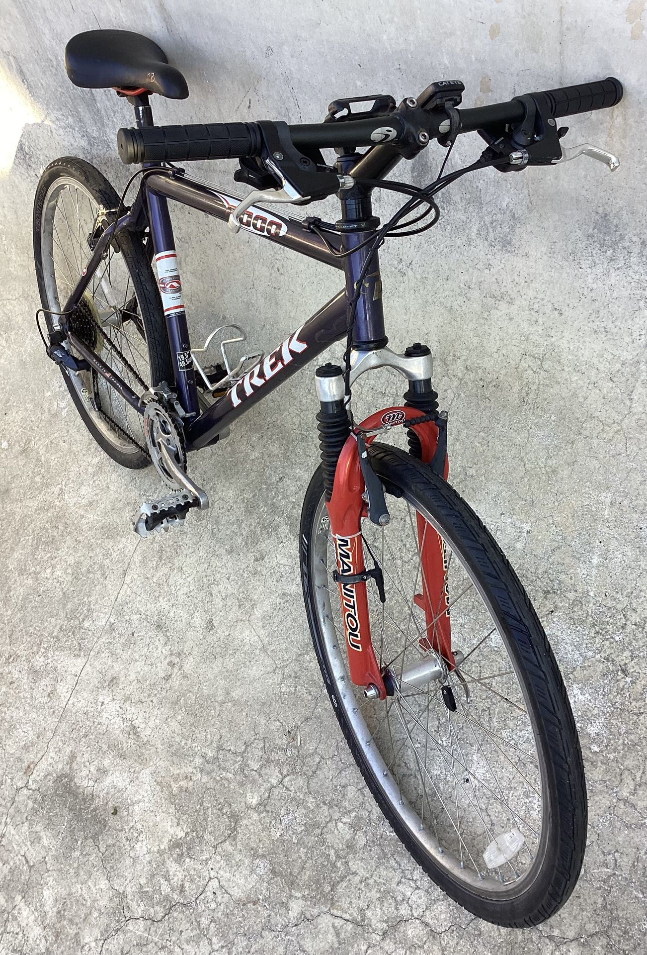 TREK 6000 MOUNTAIN BIKE 24 SPEED