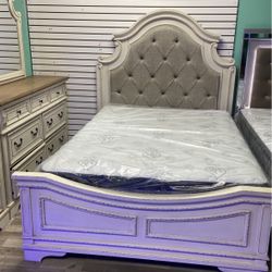 Signature Bedroom Set 5 Pc Queen Or King 