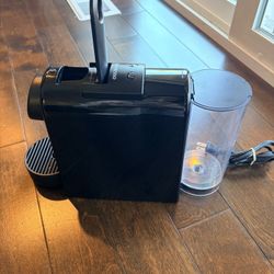 Essenza Mini Espresso Machine W/ Pods