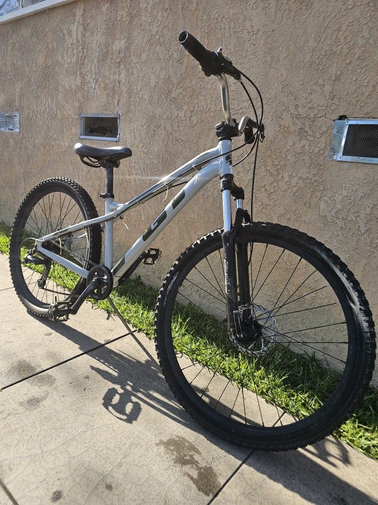 GT Stomper 26 Inch Gear Bicycle $220