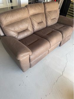 Power recliner sofa with usb connection