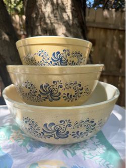 Pyrex “Homestead” bowl set x 3