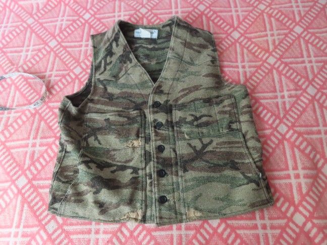 Mens XL King Of The Mountain Sports Omnitherm Wool Hunting Vest (FLAWS)