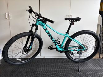 Trek Marlin 6 Women’s Mountain Bike (Like New!)