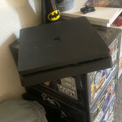 PlayStation 4 Slim 