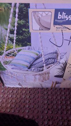 New IN Box Wicker Swing Chair 