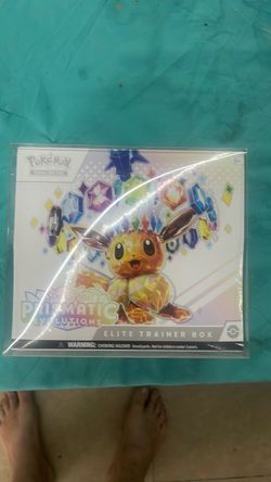 Pokémon Prismatic Evolutions Elite Trainer Box