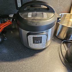 Instant Pot And accessories