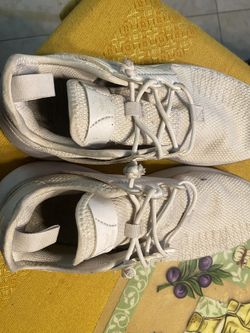 White Addidas Lady Shoes Size 6 Like New