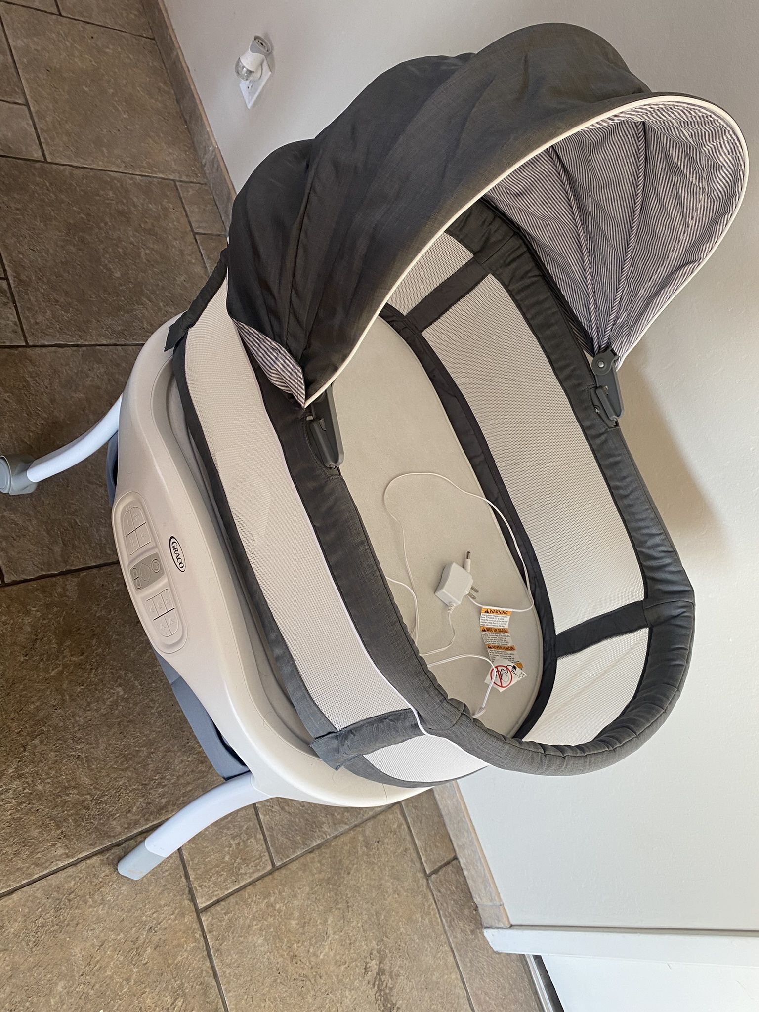 Graco Self Rocking Bassinet