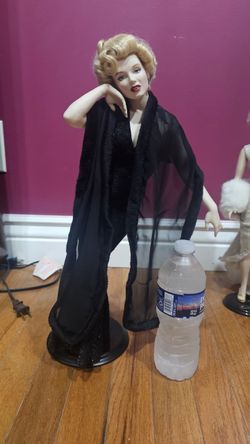 Marilyn Monroe porcelain dolls