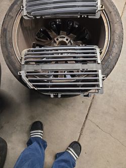 Dodge Magnum Front Grills, Pair