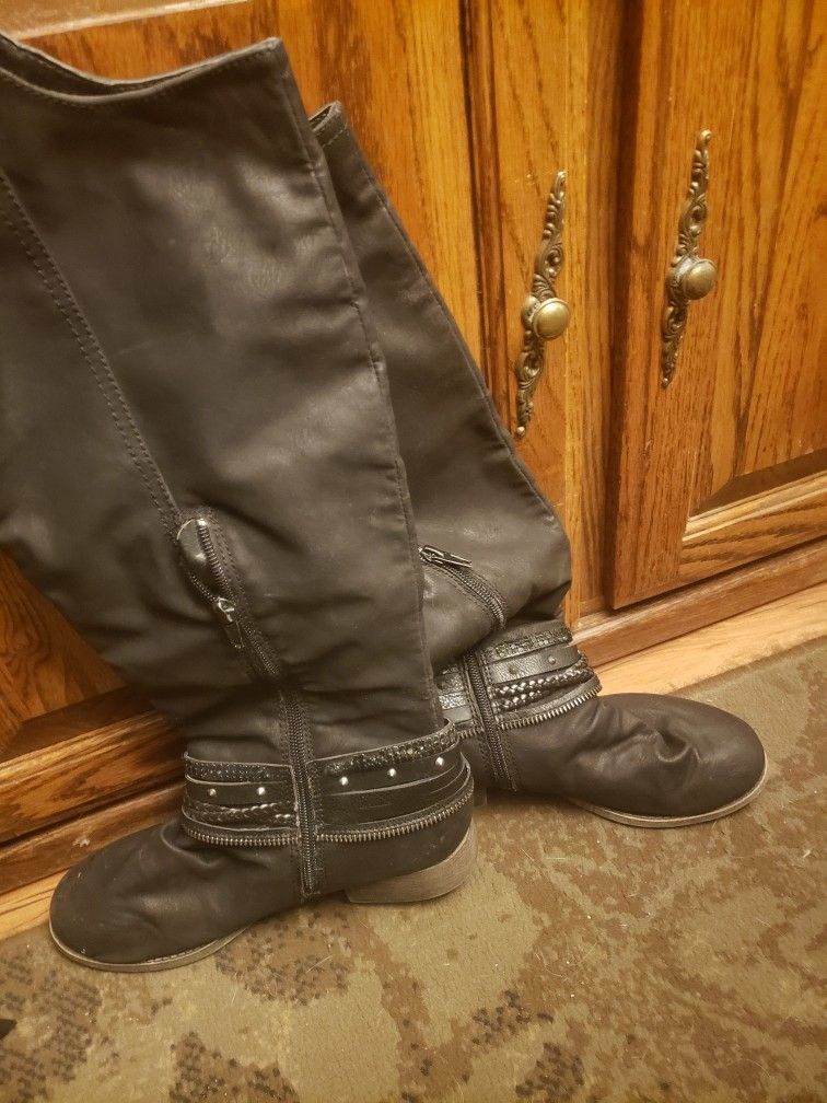 Black Boots