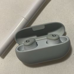 Beats solo earbuds W Earbud Cleaner