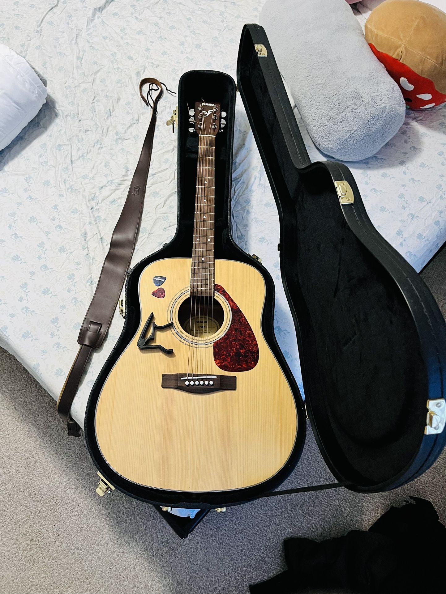 Guitarra Yamaha F 325 Acústic