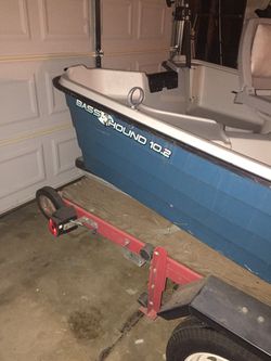 10.2 bass hound bass boat 2 person comes with trailer and trolling motor  boat has everything live well with pump navigation lights and a fish finder  for Sale in Sacramento, CA - OfferUp