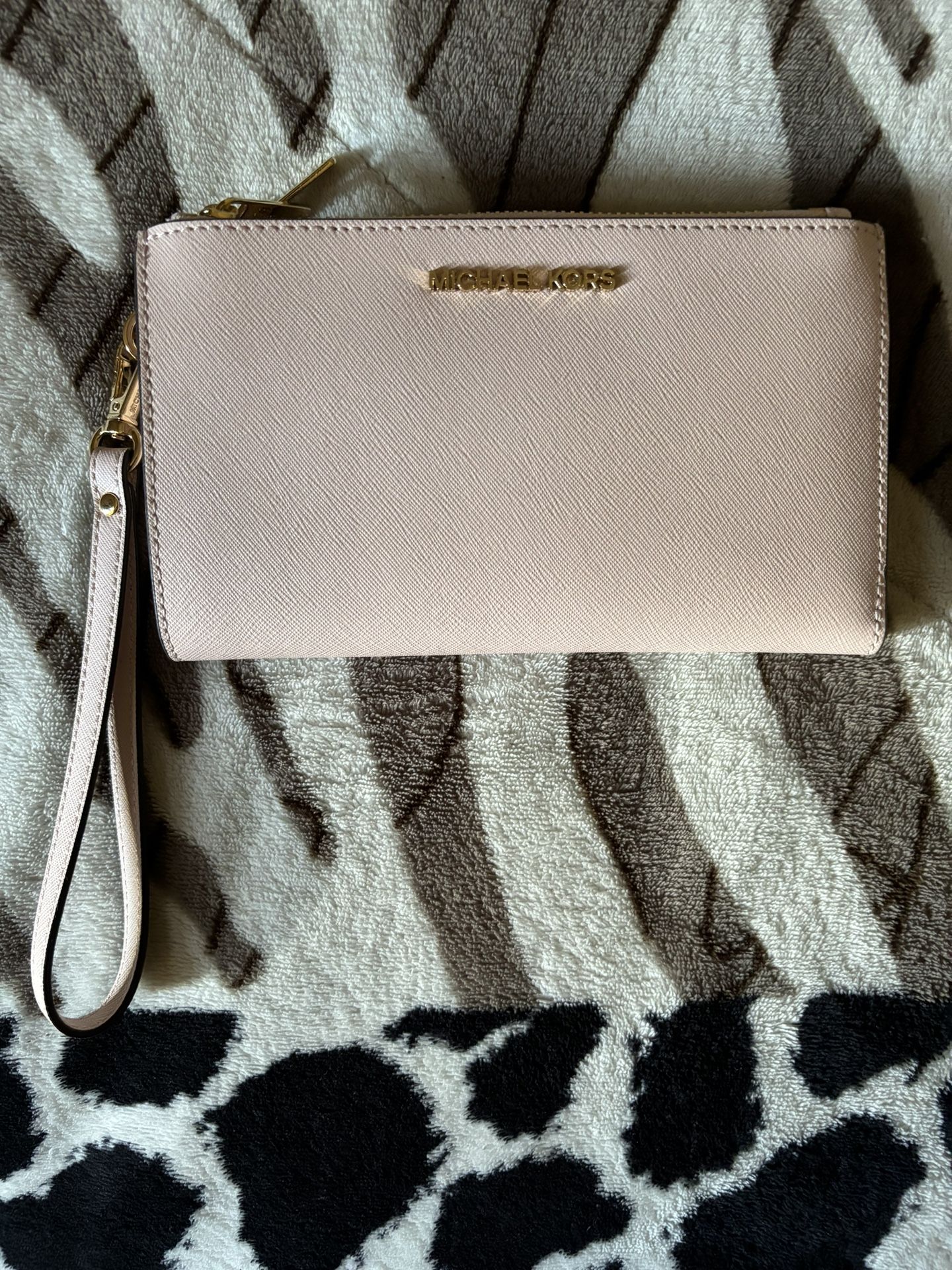 Light Pink Michael Kors Wallet