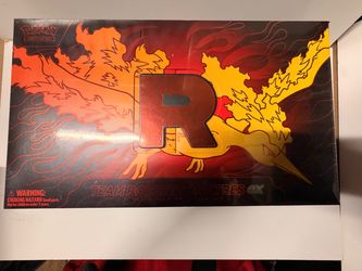 Team Rocket’s Moltres ex Ultra-Premium Collection