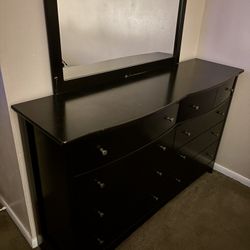 Dark Brown 8 Drawer  Dresser.  