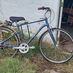 Momentum Street Commuter Bicycle + Bundled Accessories