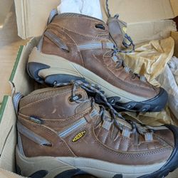Keen Women's Targhee II Boots Size 8