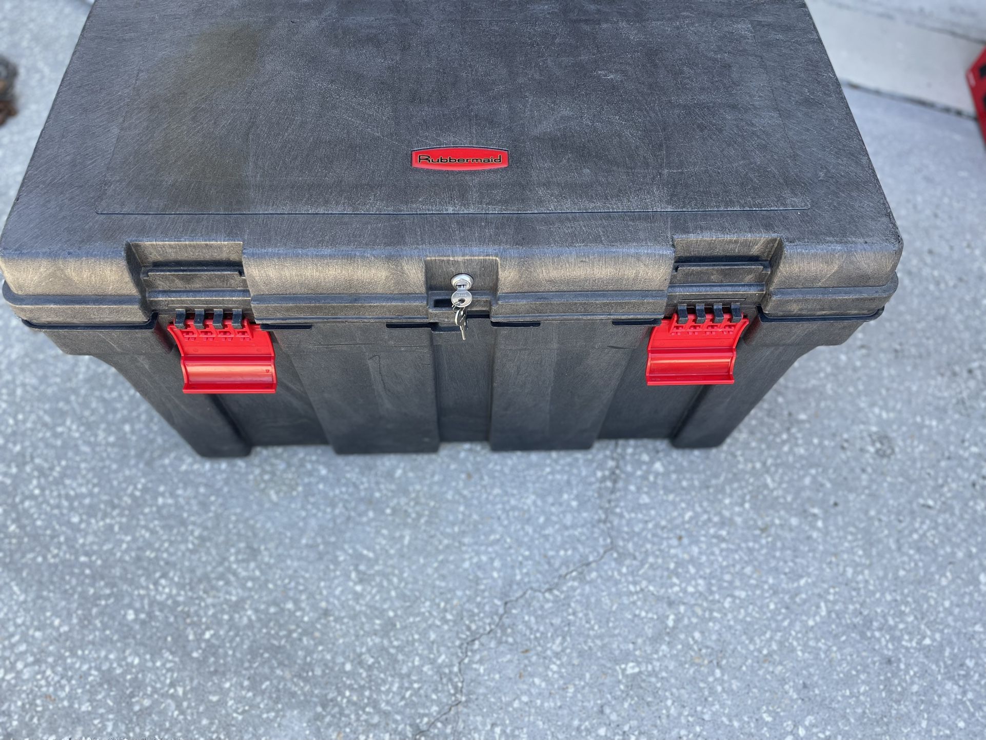 Rubbermaid tool/storage container