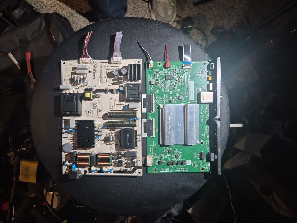 Model 75S41BR [Video & Power Board Only]

TCL 75" S Class 4K UHD HDR LED Smart TV with Roku TV – 75S41BR 