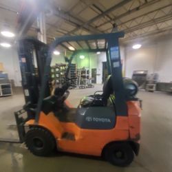 2004 Toyota  7FGU15 3,000 Lbs Solid Pneumatic  Forklift
