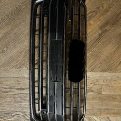 2018-2019 Audi OEM chrome Grille For Audi A5 And S5 Models. No Front Emblem.
