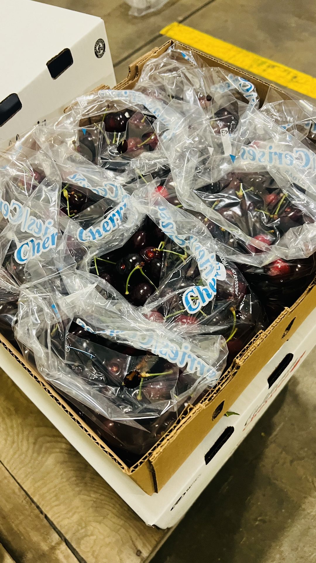 CHERRY BOXES 16 POUNDS BOXES FRESH for Sale in Lathrop, CA - OfferUp