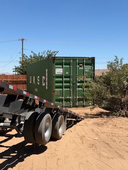Storage shipping containers