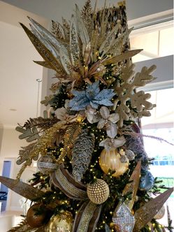 Christmas Decorations Florals & Picks